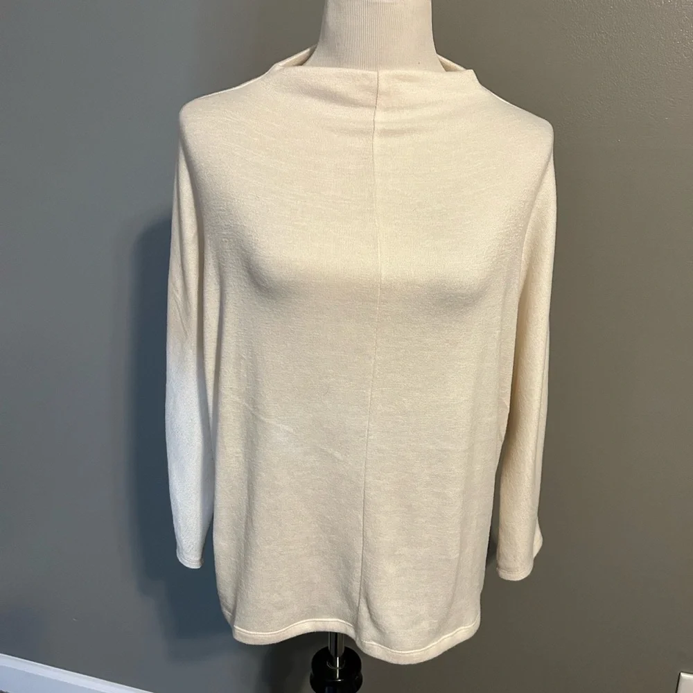 Banana Republic women’s 3/4 sleeve‎ sweater size medium
